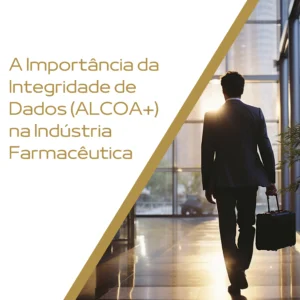 Profissional caminhando em um ambiente corporativo moderno, representando a importância da integridade de dados (ALCOA+) na indústria farmacêutica.